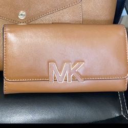 Michael Kors Florence Large Bifold for Sale in Peoria, AZ - OfferUp