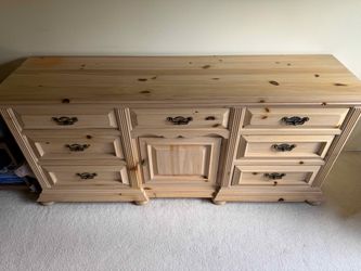 Bedroom Dresser & Matching Nightstands