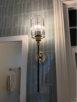 Battery powered wall sconce (black and brass)