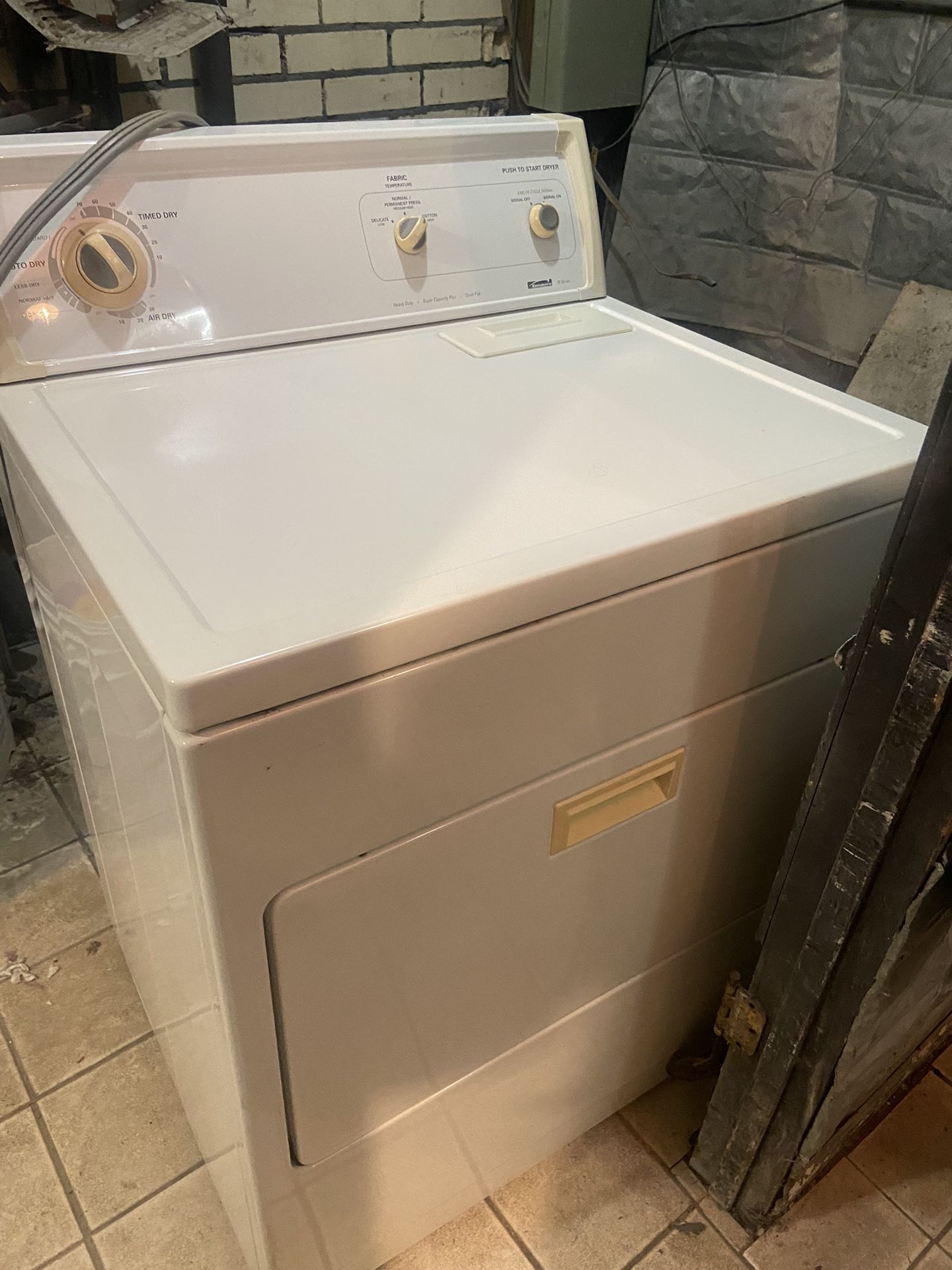 ❤️Excellent running electric Kenmore ( whirlpool) dryer, 😻heats up correctly , runs like new. 😀WILL DELIVER FOR FEE!🎊🛻 I’ll run it for you .🎉in m
