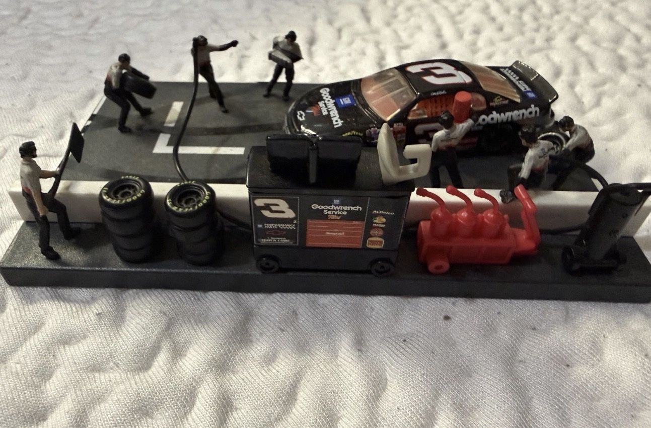Vintage 1998 Hasbro Winners Circle NASCAR #3 Dale Earnhardt Pit Row Diorama