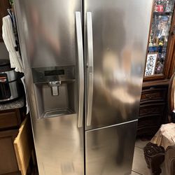FREE Kenmore Fridge – Not Working – Scrap or Fix – Must Go Today