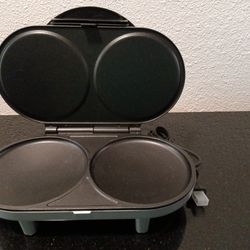 Electric pancake maker