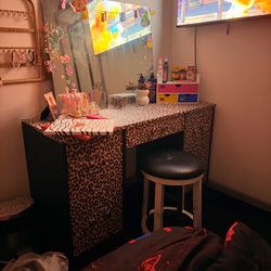 nail desk /vanity