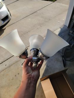 Light attachment for ceiling fan