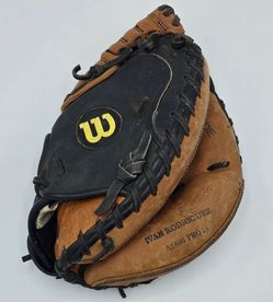 Wilson A1860 Pro 18 catches glove