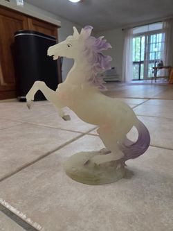 Decorative horse figurine