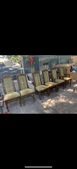 Solid wood vintage chairs good condition $40