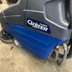 Windsor Saber Cutter Floor Scrubber 32”