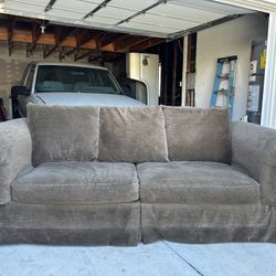 Rowe Furniture Couch Free Delivery 