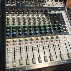 Soundcraft Mixer 12 Canales