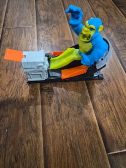 Used, good condition. Hot Wheels Toxic Ape Attack Playset Model: GTT66. No box, no car.Price is firm