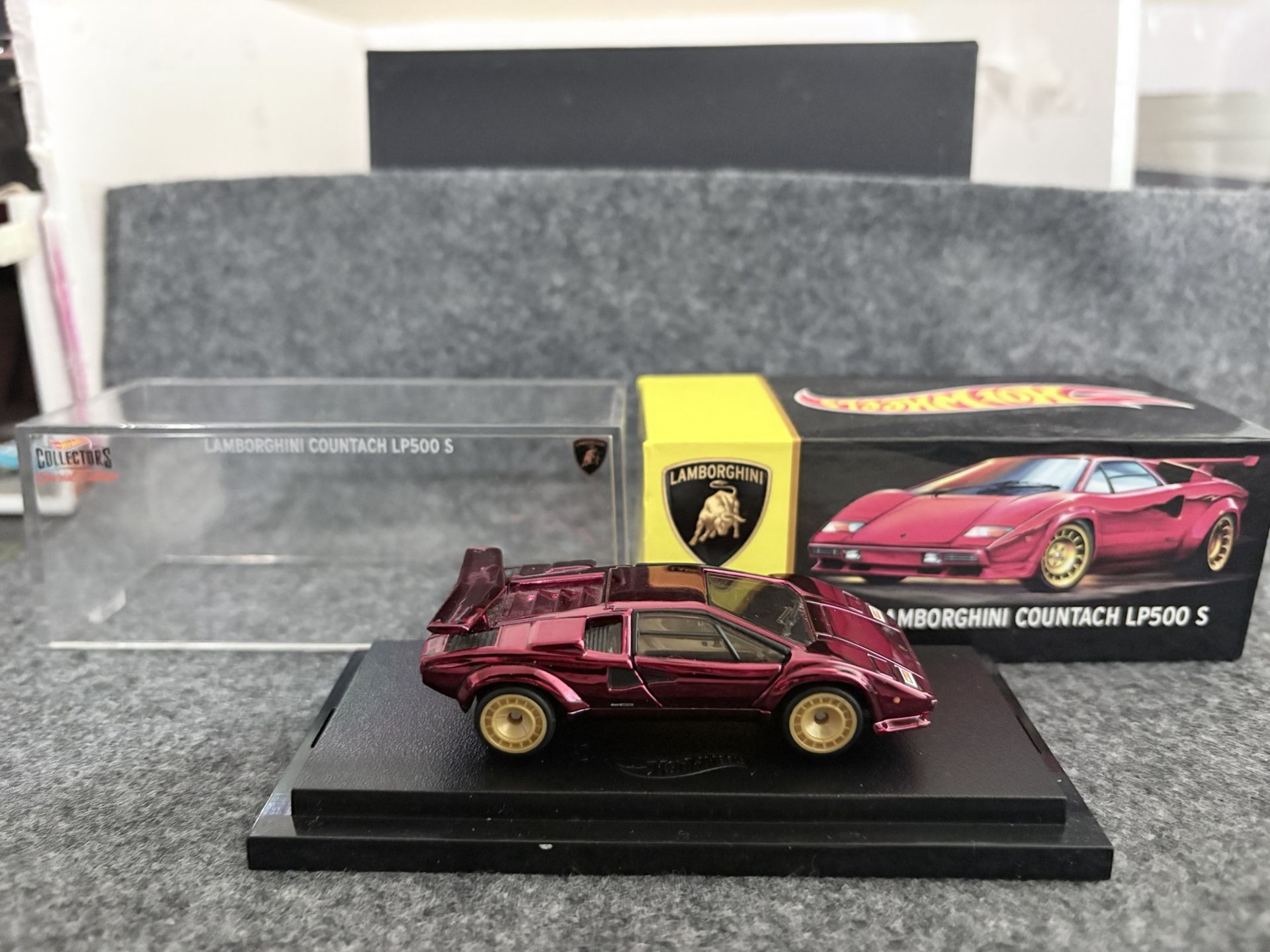 Hot Wheels RLC Lamborghini Countach 82