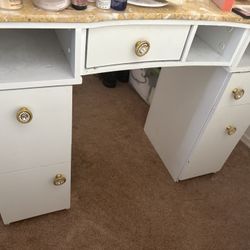 Nail Desk