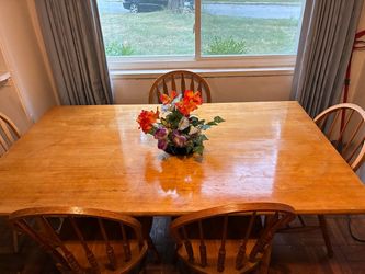 Dining table & chairs (5)