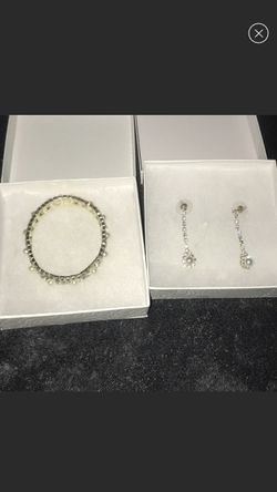 David’s bridal matching bracelet and earrings.
