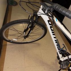 Schwinn Network 3.0 Hybrid 700c 21-Speed 18" Aluminum Frame - White. Purchased June 2025. In specialized stores it goes for $1033. Only used 2 hours a