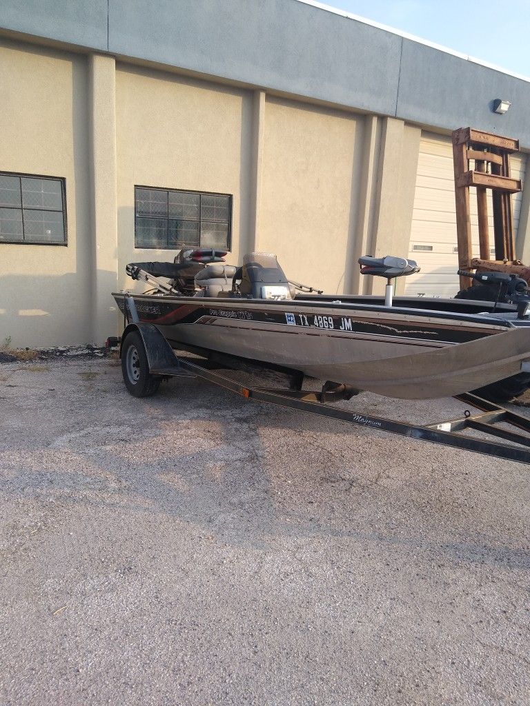 2001 Bass tracker