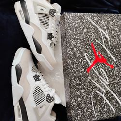 Jordan 4 Retro 