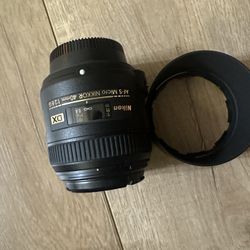 Nikon AF-S DX Micro-NIKKOR 40mm f/2.8G Close-up Lens