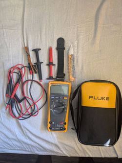 Fluke 179 True RMS Digital Multimeter Deluxe Combo Kit - Excellent Condition
