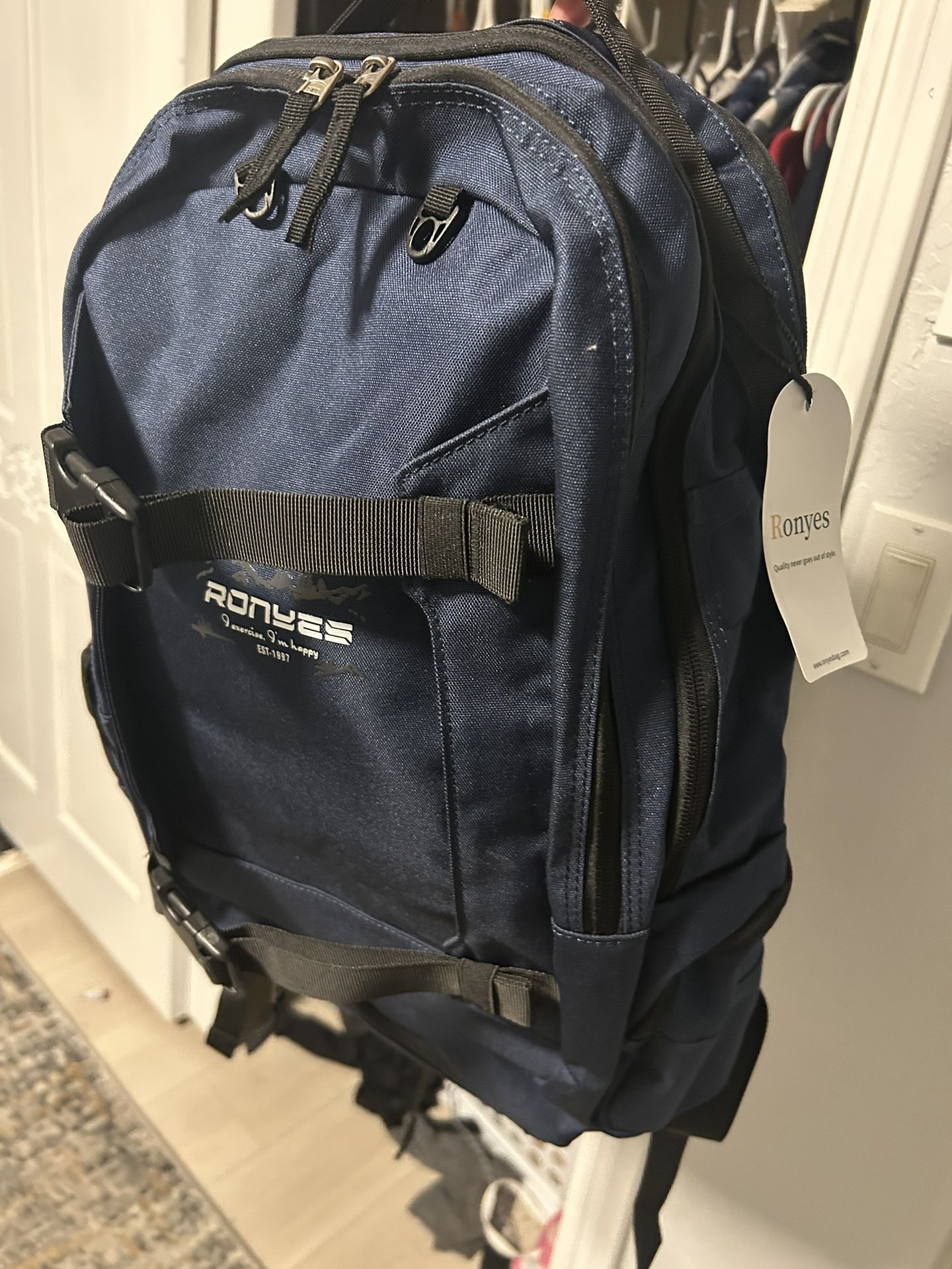 (brand new) Ronyes Skateboarding Backpack