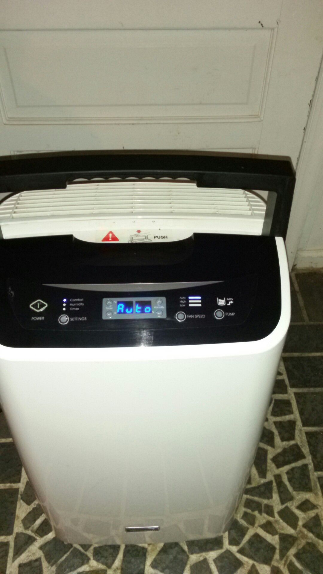 KENMORE ELITE 70 PINT DEHUMIDIFIER #42-99701 - VERY NICE