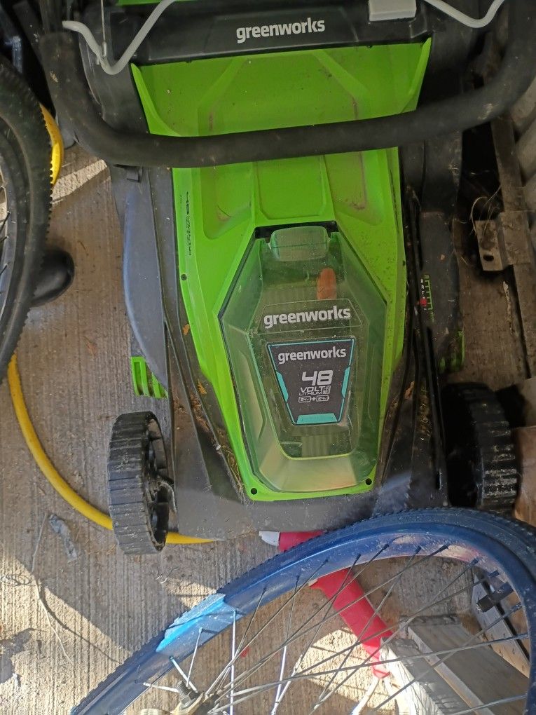 Electric Lawn Mower With Batteries And Charger