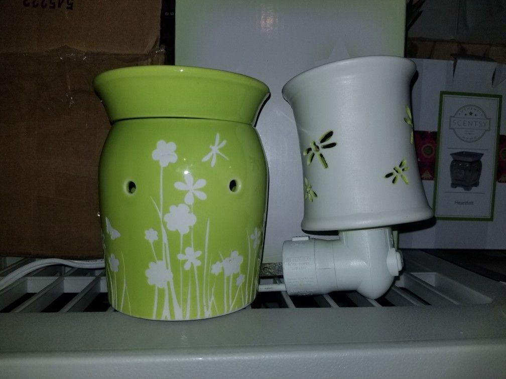 Scentsy Warmer and Plug in