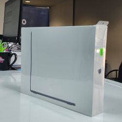 Brand New MacBook Air M2 Chip 2022 256GB - PAYMENTS PLAN AVAILABLE NO CREDIT NEEDED 