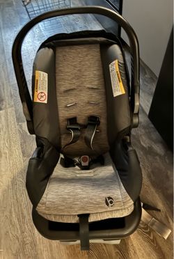 Babytrend infant car seat with base
