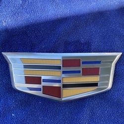 21-22 cadillac escalade front grille emblem oem original