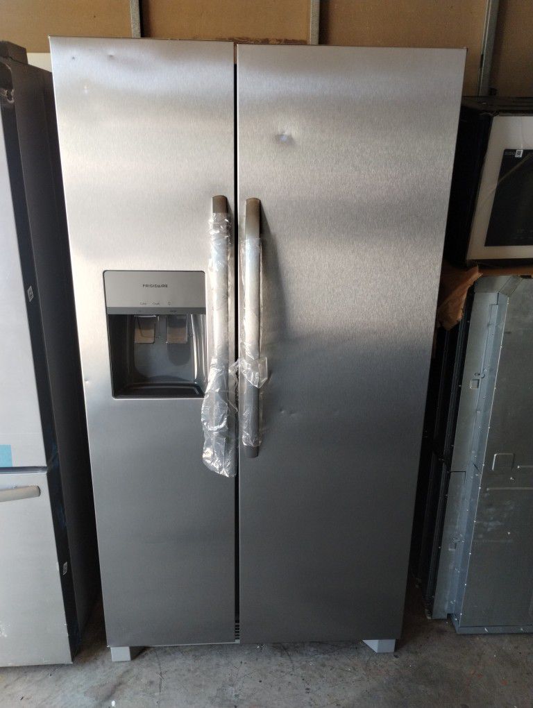 New Scratch And Dent Refrigerator Side By Side Stainless Steel Frigidaire 