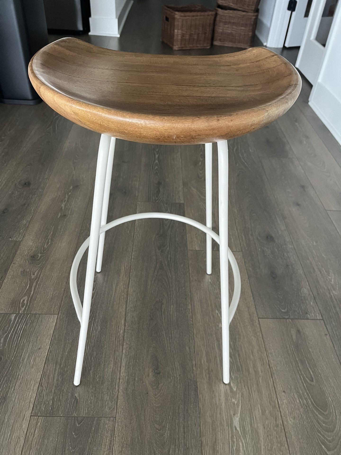 Bar stool