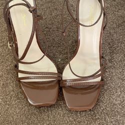 brown square toed heels size 6