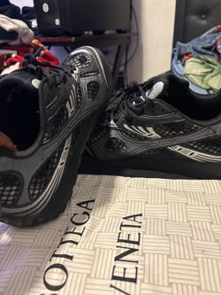 Bottegas orbit black