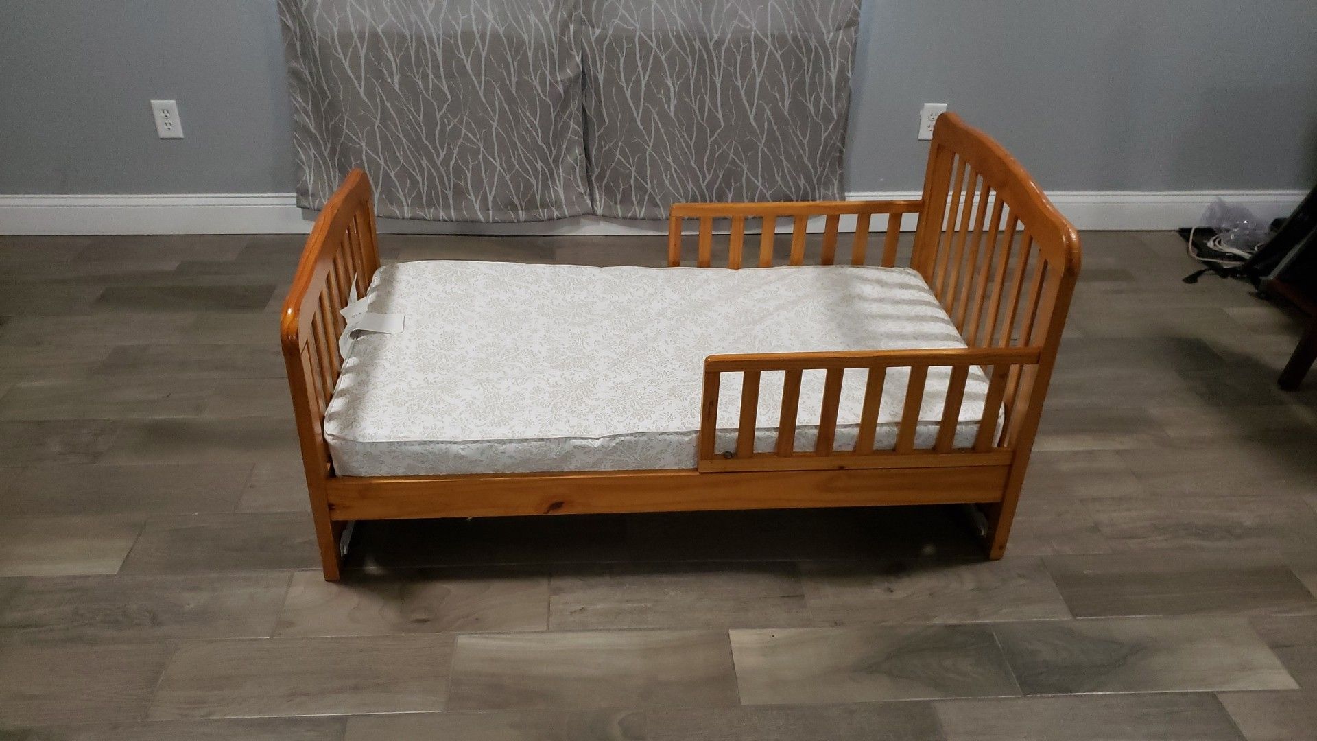 Toddler bed