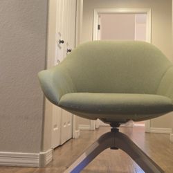 Beautiful Modern Stylish Chair 