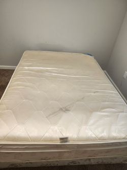 Bed ,tabe, chairs rug