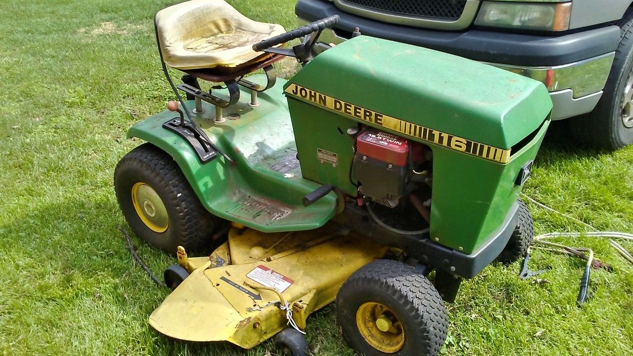 John Deere 116 lawn tractor
