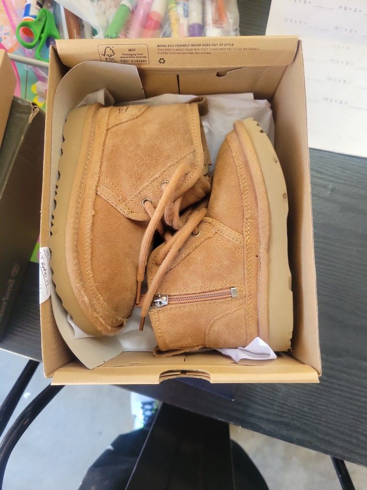 UGG