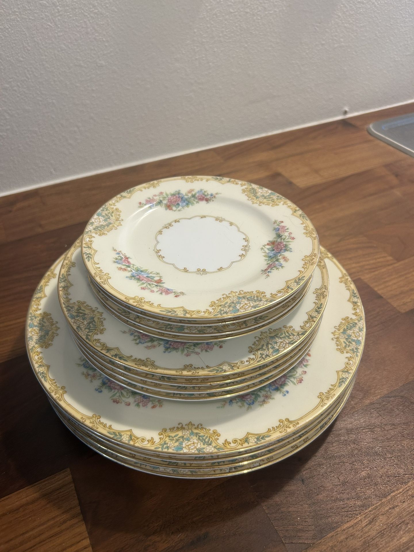 Noritake China Plate Set