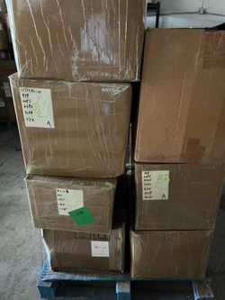 Men's and women's casual trousers, mixed women's lingerie, and other mixed clothing – brand new.more than 600pces . $450