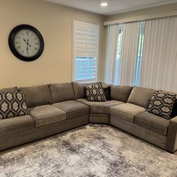 Living Spaces Sectional Couch/ Sofa