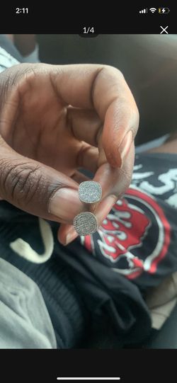 10k diamond earrings 3.2 grams
