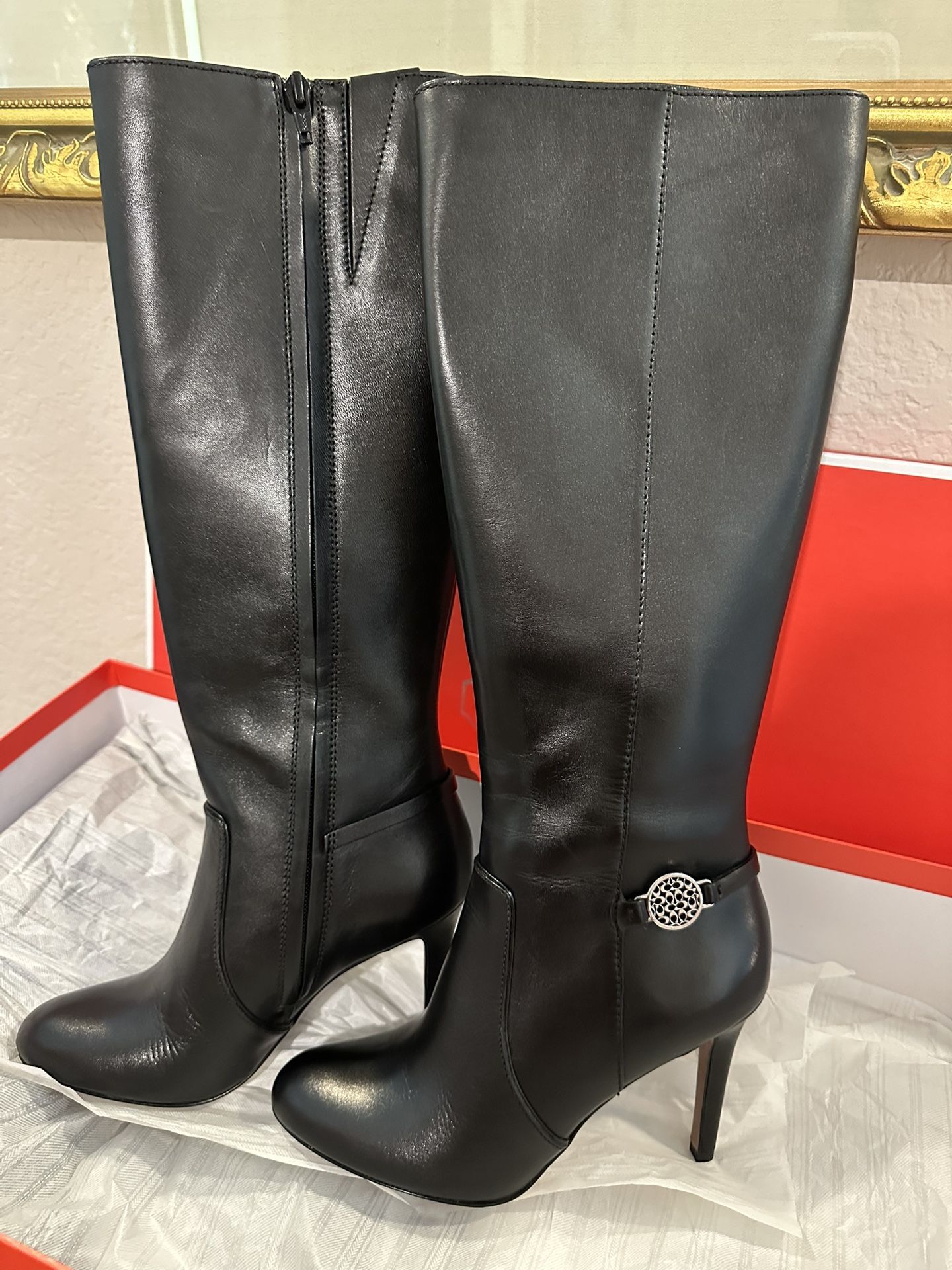 New In Box Coach Leather Boot, Size 5-1/2 Med $110
