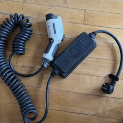 Mercedes-Benz Level 1 Portable EV Charger (J1772)