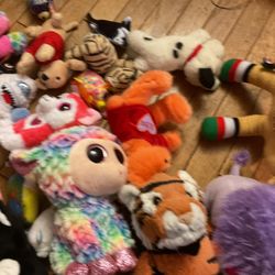 A Lot Of Stuffed Animal Toys, Different Sizes, Different Colors (NO SHIPPING)