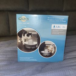Ceramic pet water fountain (PetSafe Streamside)