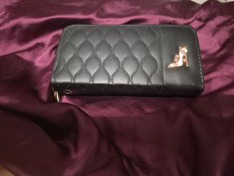 Black wallet with zipper